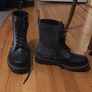 Dr. Marten’s Combat Rainboots ☔️